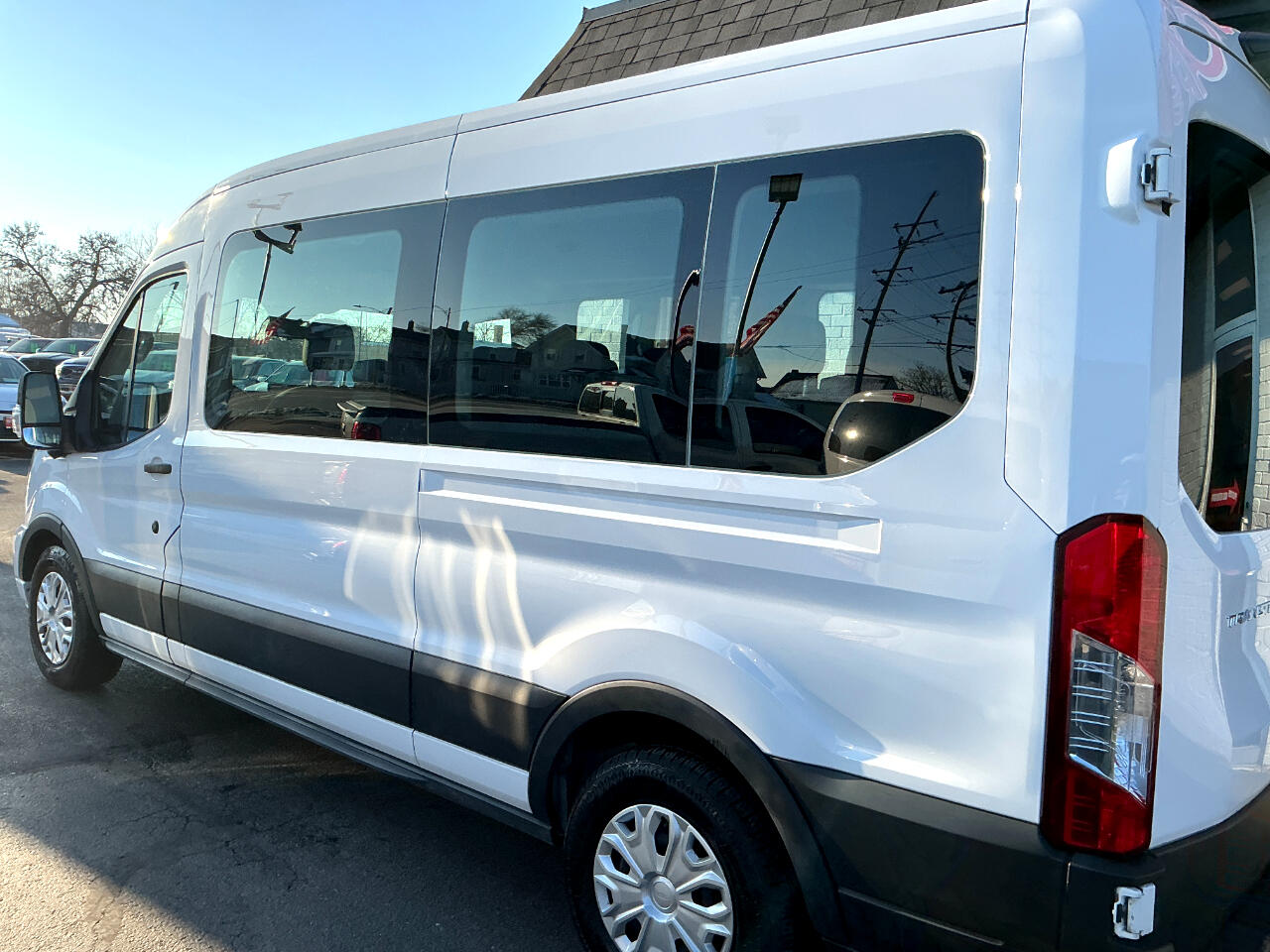 Ford Transit Passenger Wagon T-350 148" Med Roof XLT RWD 2023