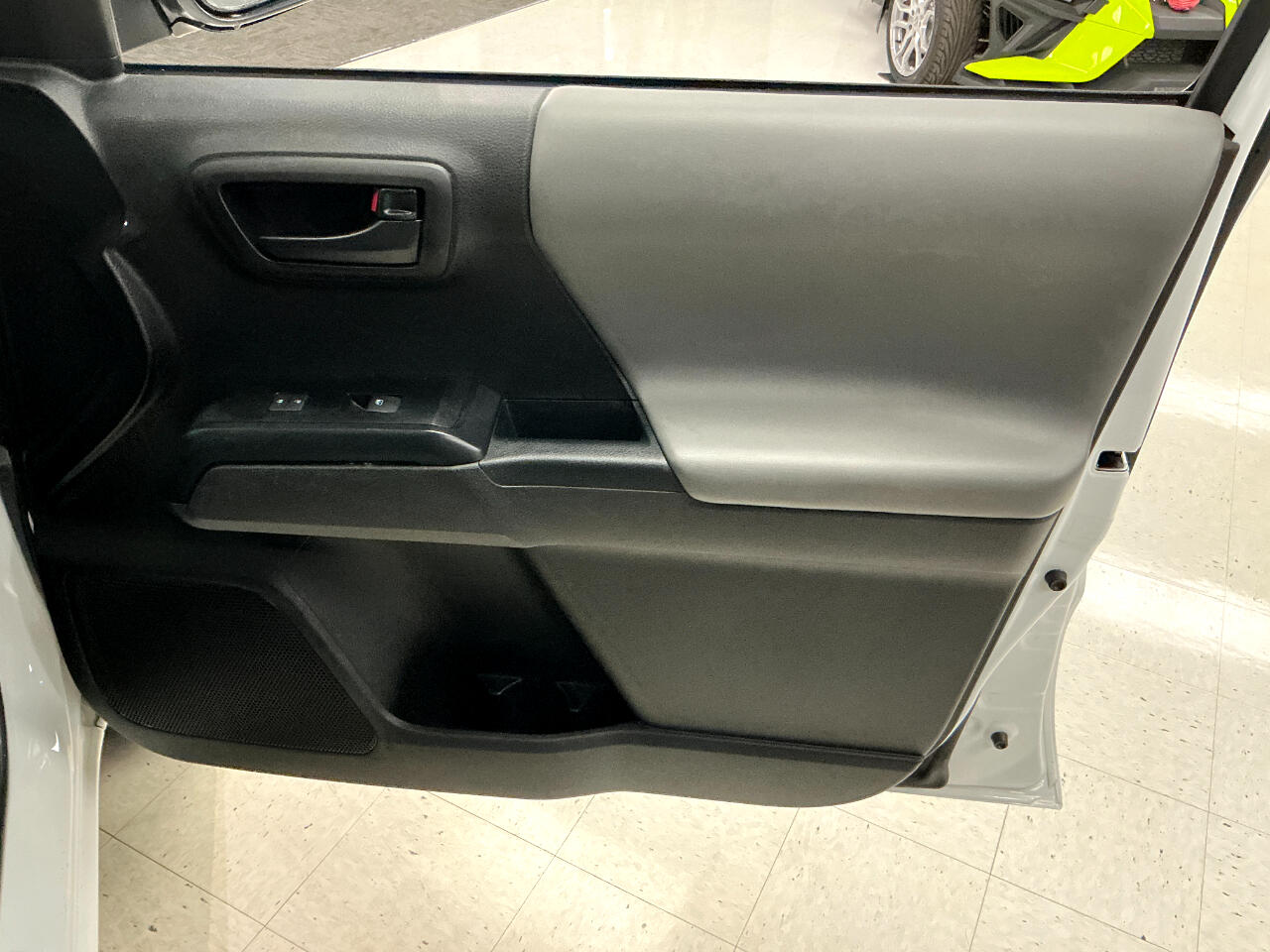 Toyota Tacoma 2WD SR Access Cab 6' Bed I4 AT (Natl) 2021