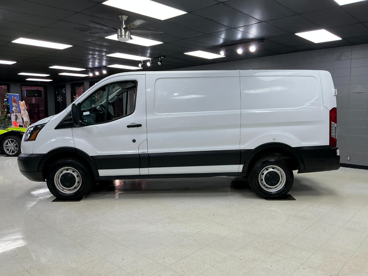 Ford Transit Van T-250 130" Low Rf 9000 GVWR Swing-Out RH Dr 2019