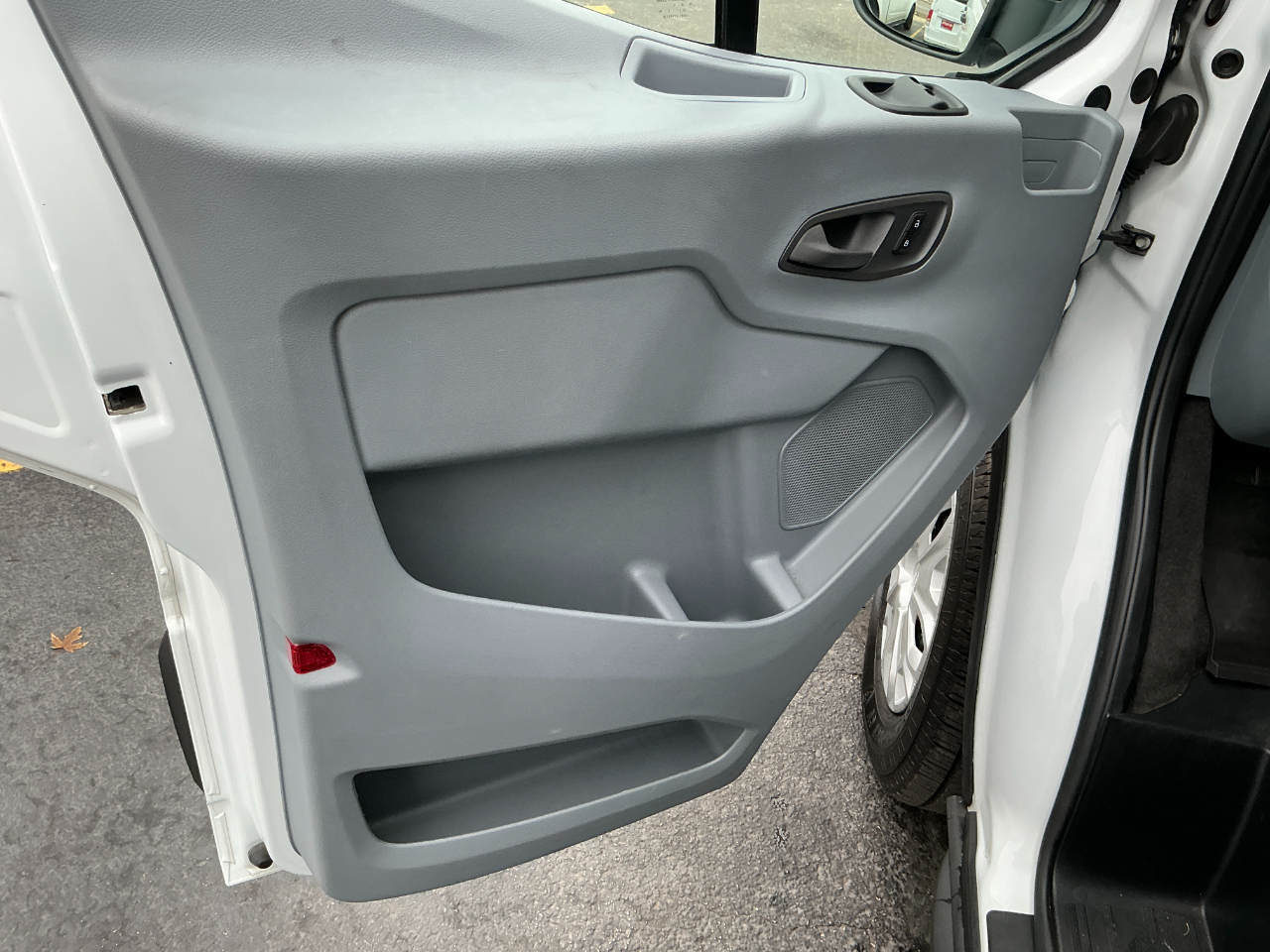 Ford Transit Passenger Wagon T-150 130" Med Roof XLT Sliding RH Dr 2019