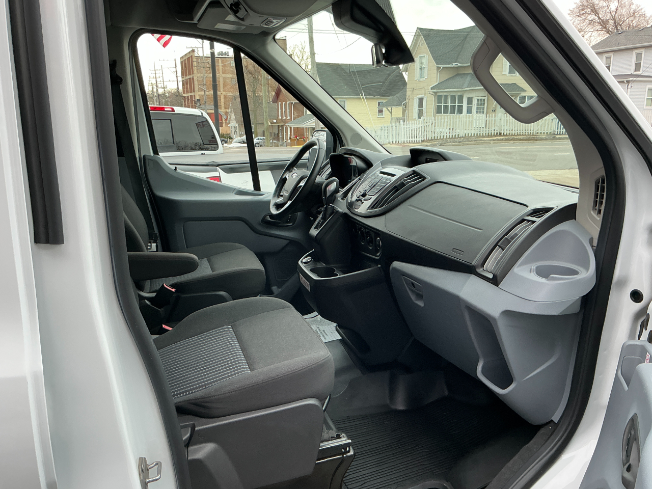 Ford Transit Passenger Wagon T-150 130" Med Roof XLT Sliding RH Dr 2019