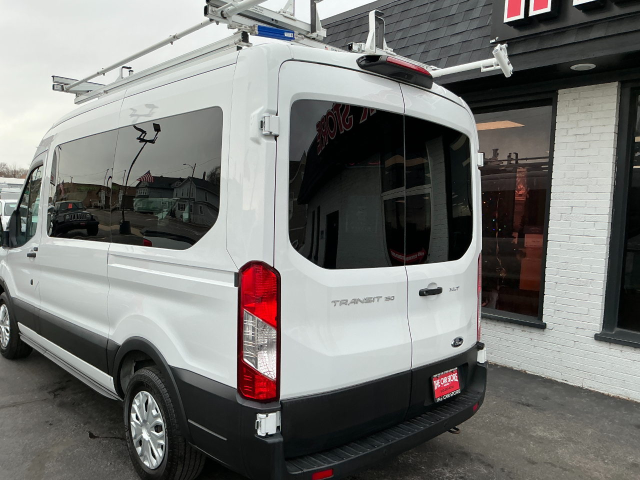 Ford Transit Passenger Wagon T-150 130" Med Roof XLT Sliding RH Dr 2019