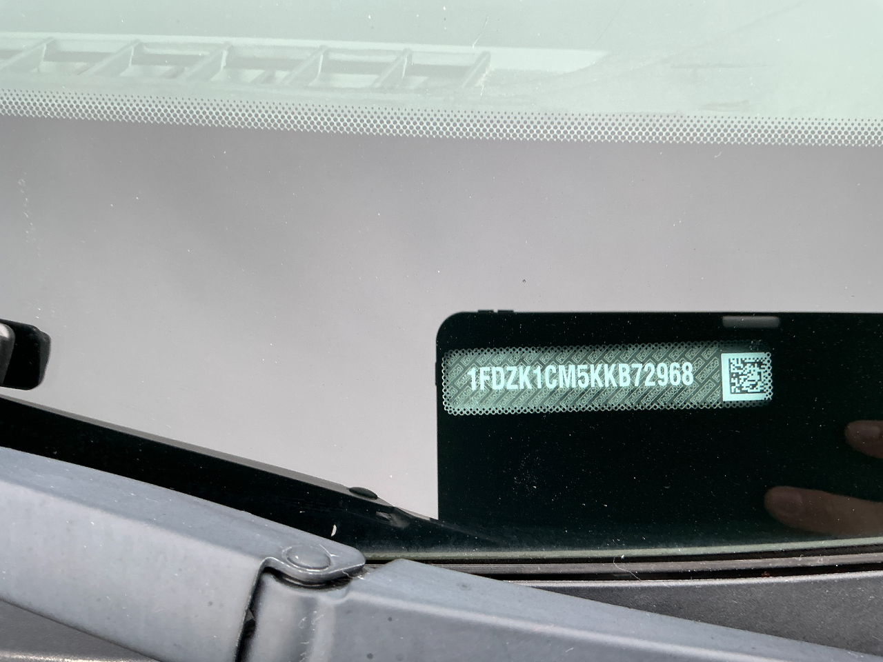 Ford Transit Passenger Wagon T-150 130" Med Roof XLT Sliding RH Dr 2019