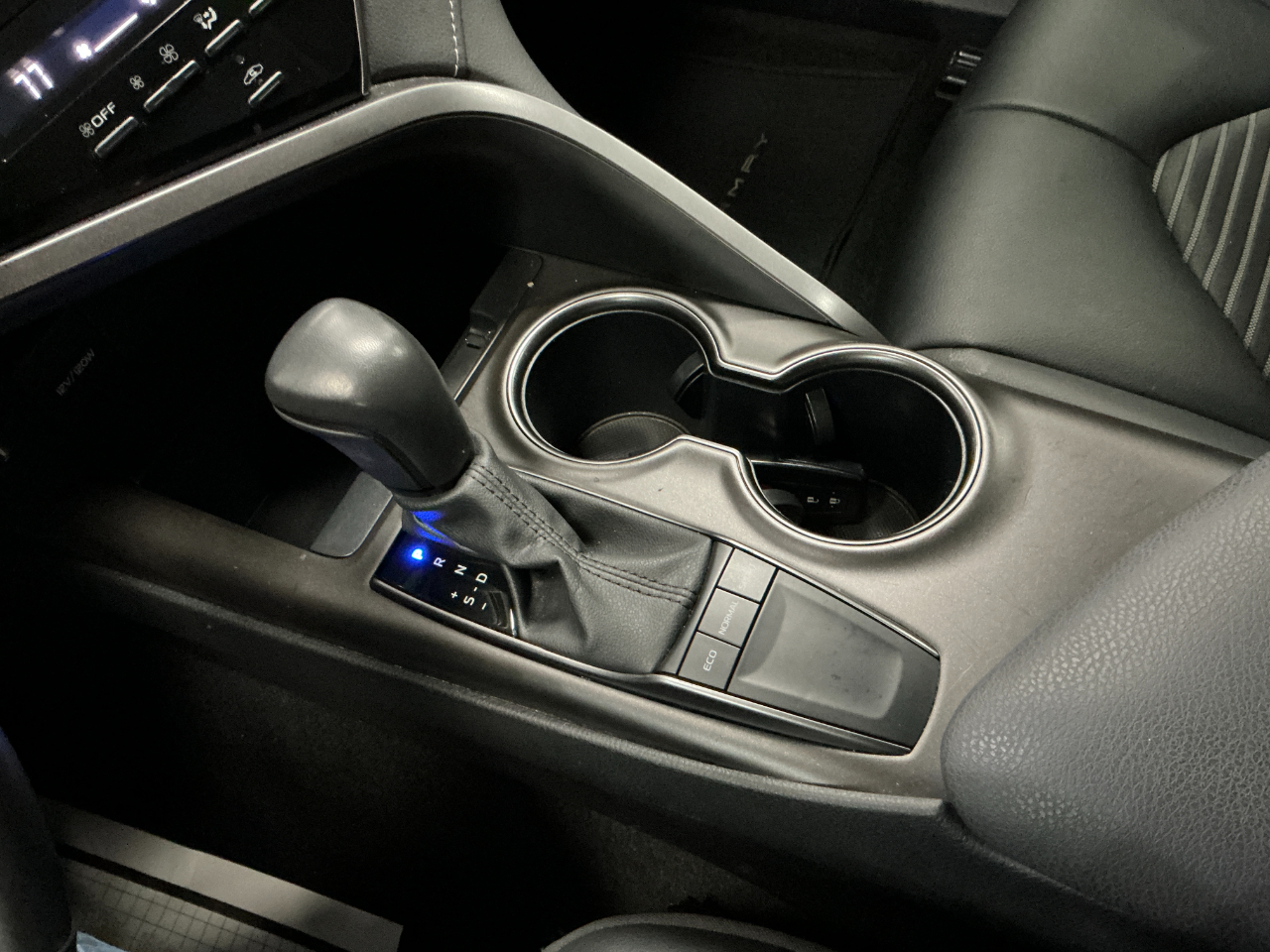 Toyota Camry SE Auto (Natl) 2024