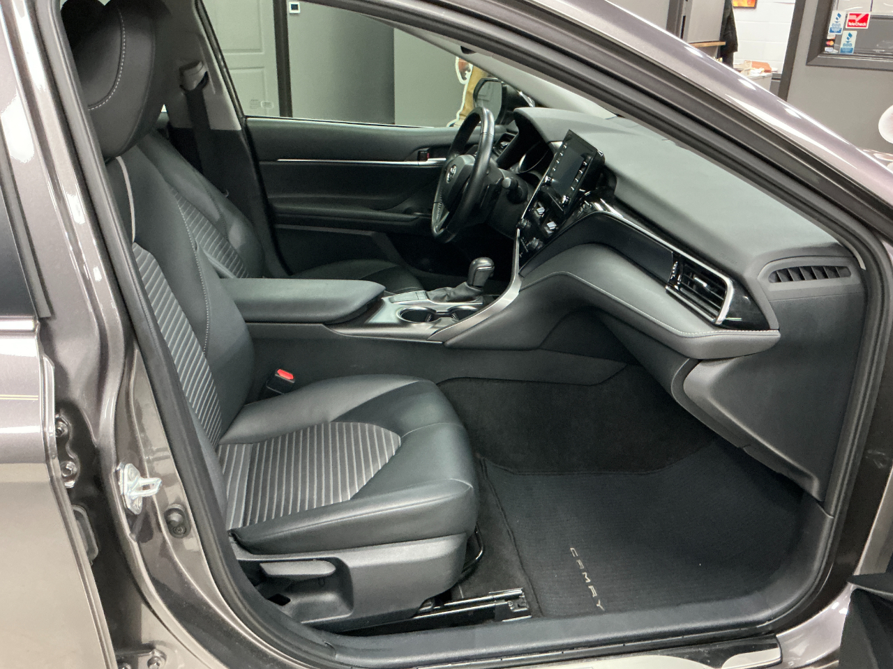 Toyota Camry SE Auto (Natl) 2024