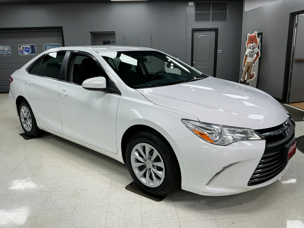 Toyota Camry 4dr Sdn I4 Auto LE (Natl) 2016