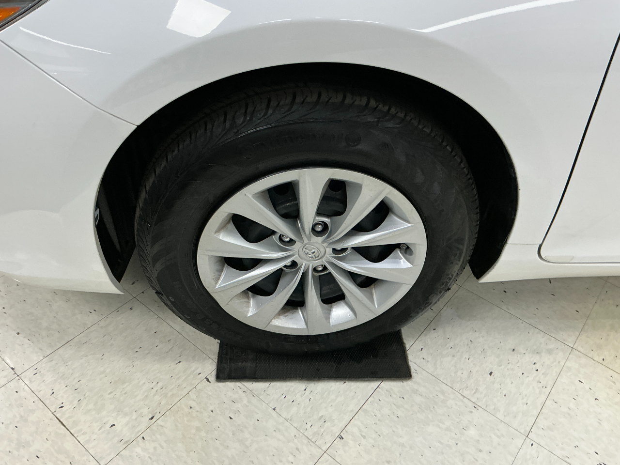 Toyota Camry 4dr Sdn I4 Auto LE (Natl) 2016