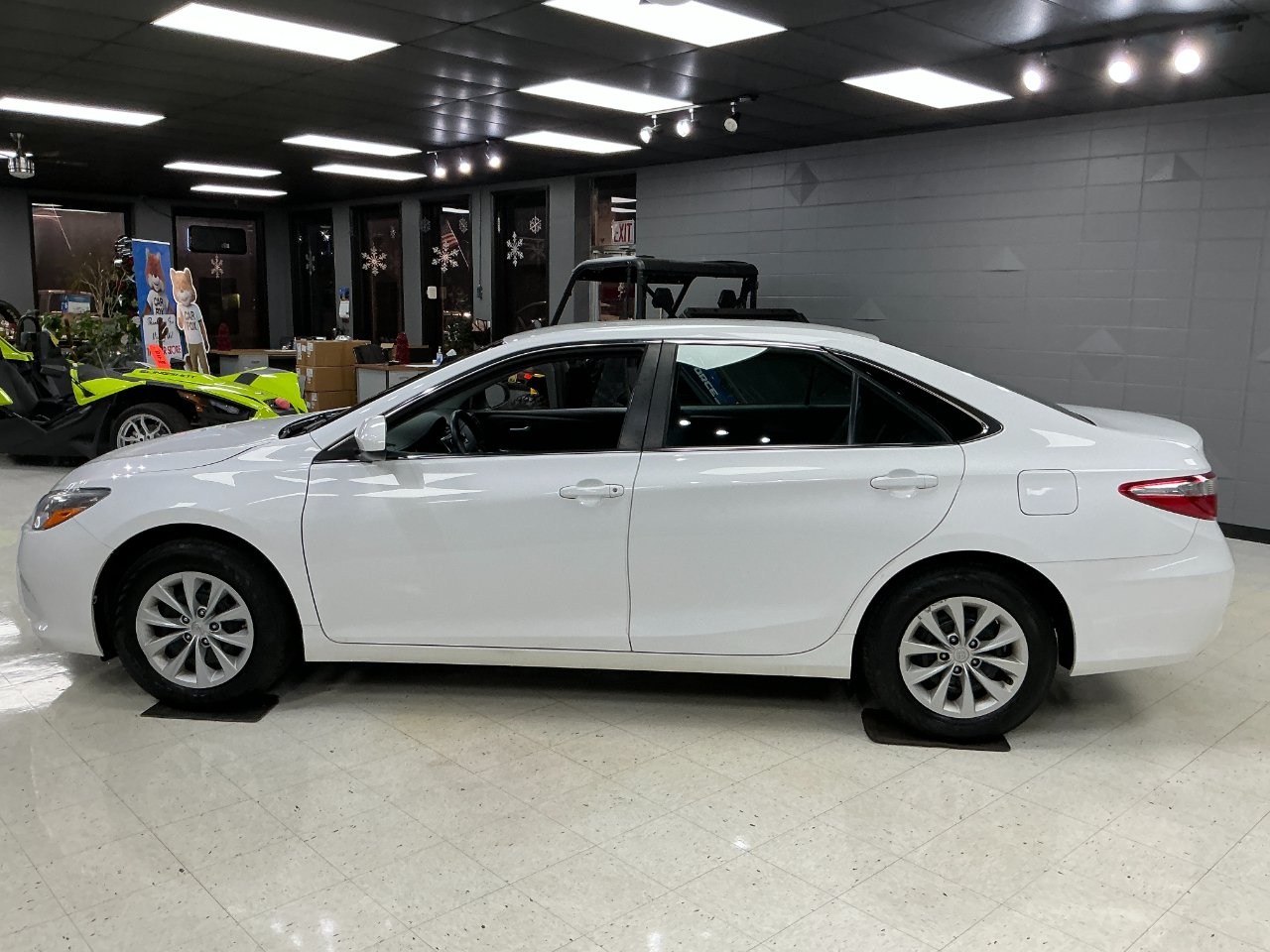 Toyota Camry 4dr Sdn I4 Auto LE (Natl) 2016