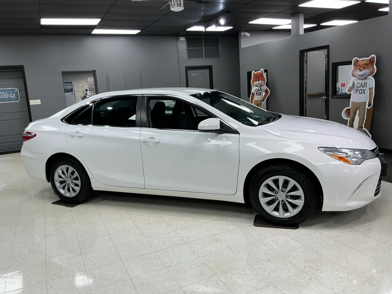 Toyota Camry 4dr Sdn I4 Auto LE (Natl) 2016