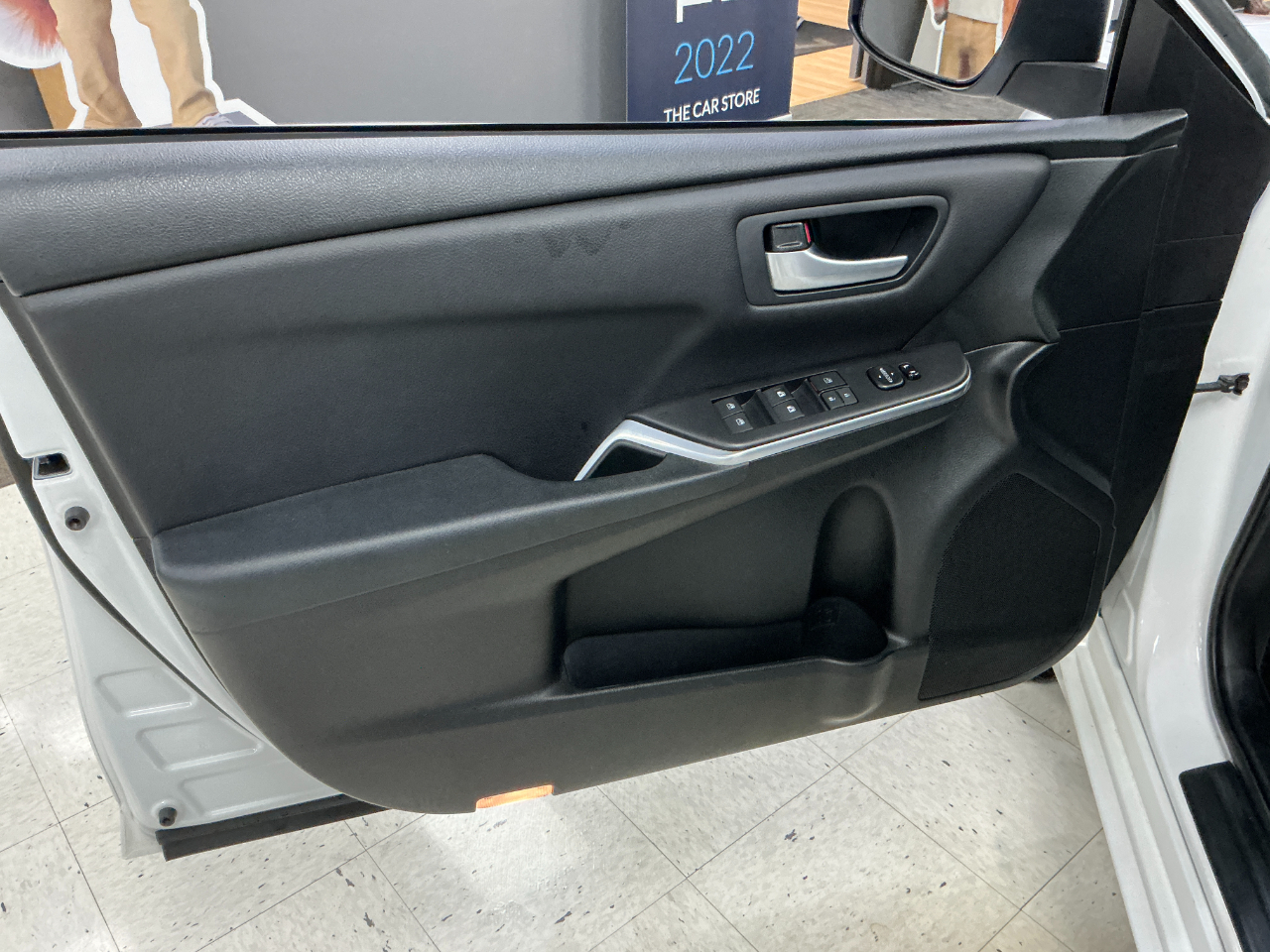 Toyota Camry 4dr Sdn I4 Auto LE (Natl) 2016