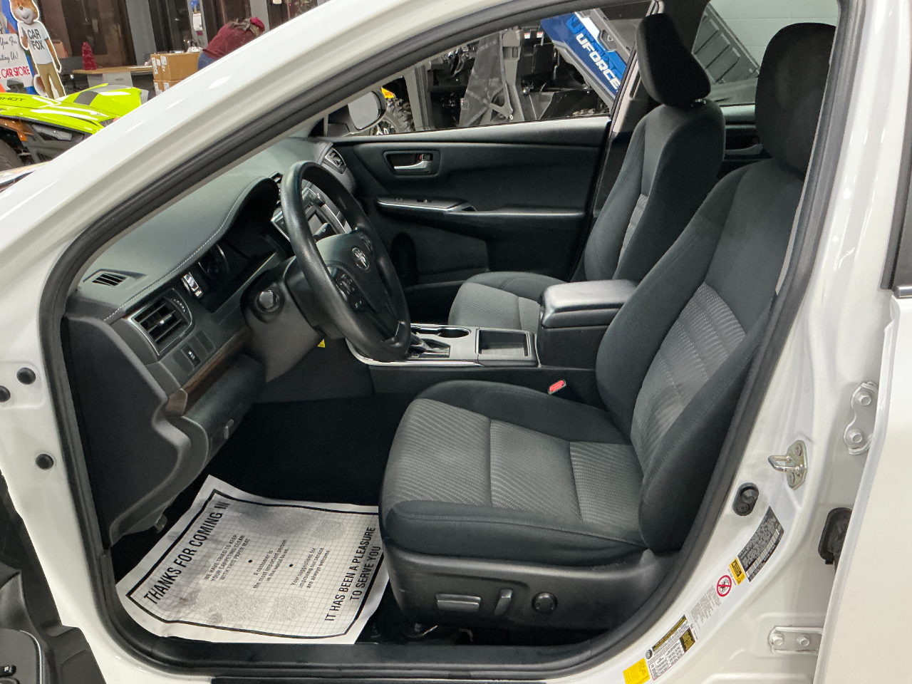 Toyota Camry 4dr Sdn I4 Auto LE (Natl) 2016