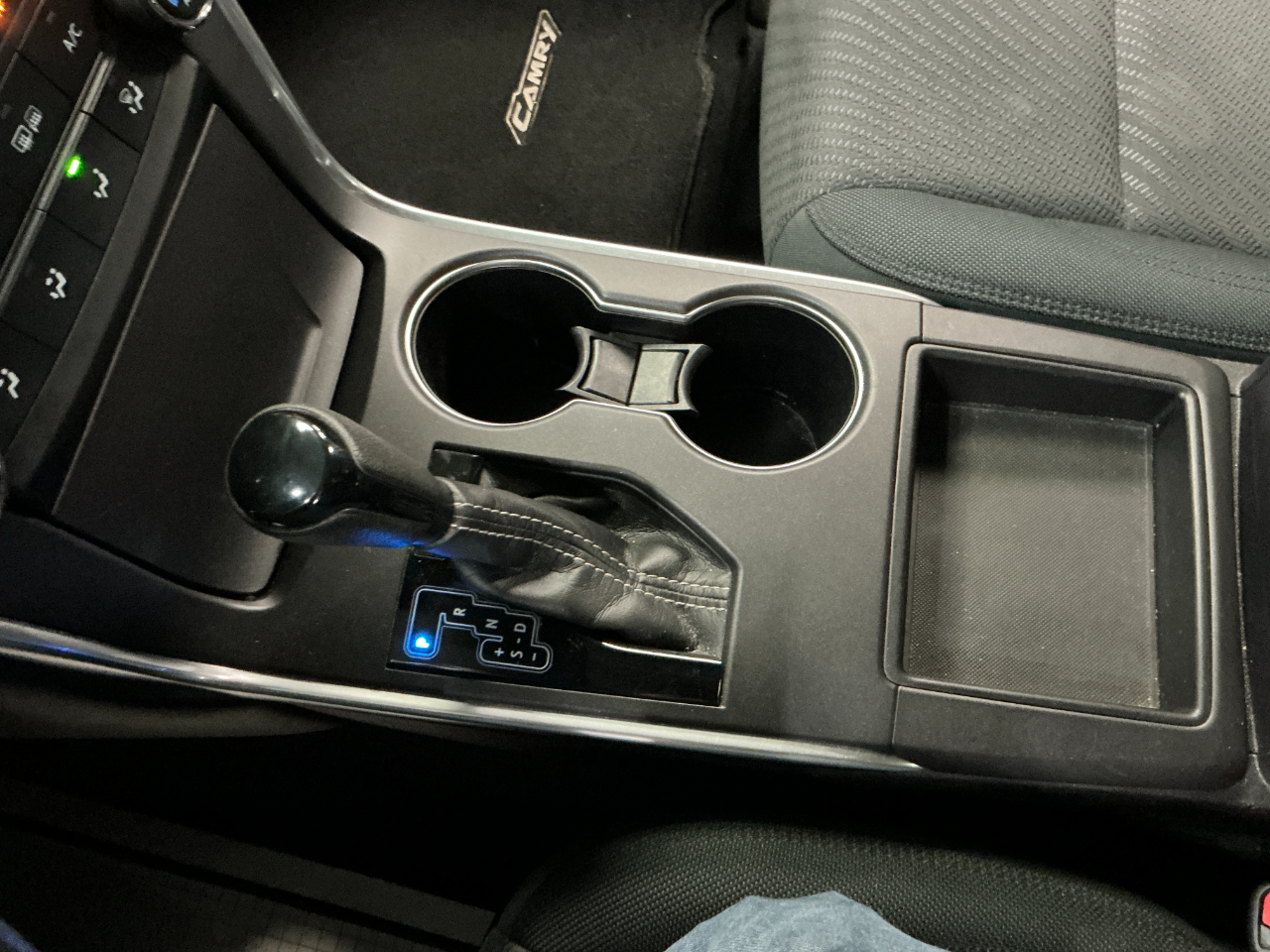 Toyota Camry 4dr Sdn I4 Auto LE (Natl) 2016