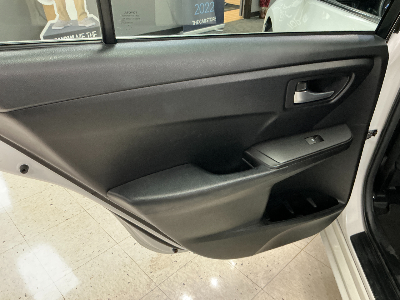 Toyota Camry 4dr Sdn I4 Auto LE (Natl) 2016