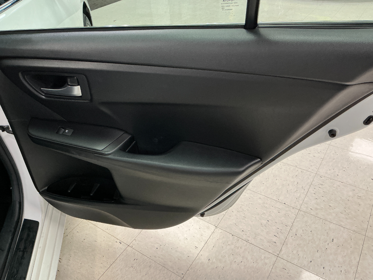 Toyota Camry 4dr Sdn I4 Auto LE (Natl) 2016