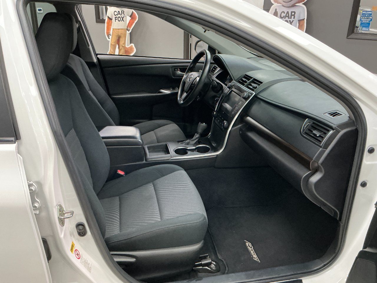 Toyota Camry 4dr Sdn I4 Auto LE (Natl) 2016