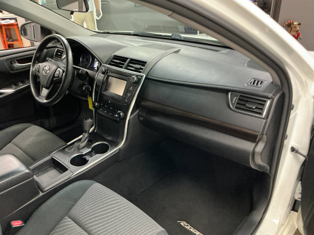 Toyota Camry 4dr Sdn I4 Auto LE (Natl) 2016