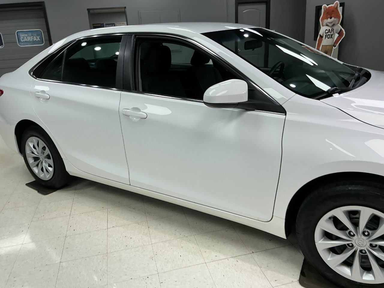 Toyota Camry 4dr Sdn I4 Auto LE (Natl) 2016