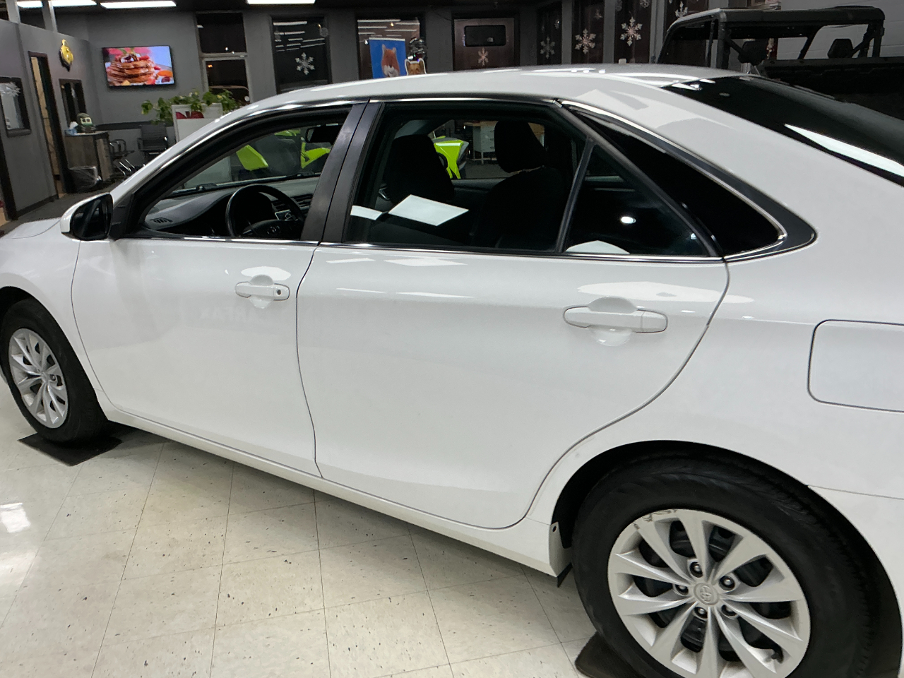 Toyota Camry 4dr Sdn I4 Auto LE (Natl) 2016