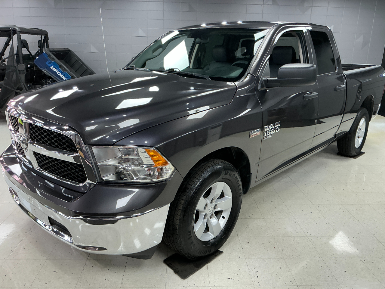 RAM 1500 Classic Tradesman 4x2 Quad Cab 6'4" Box 2022