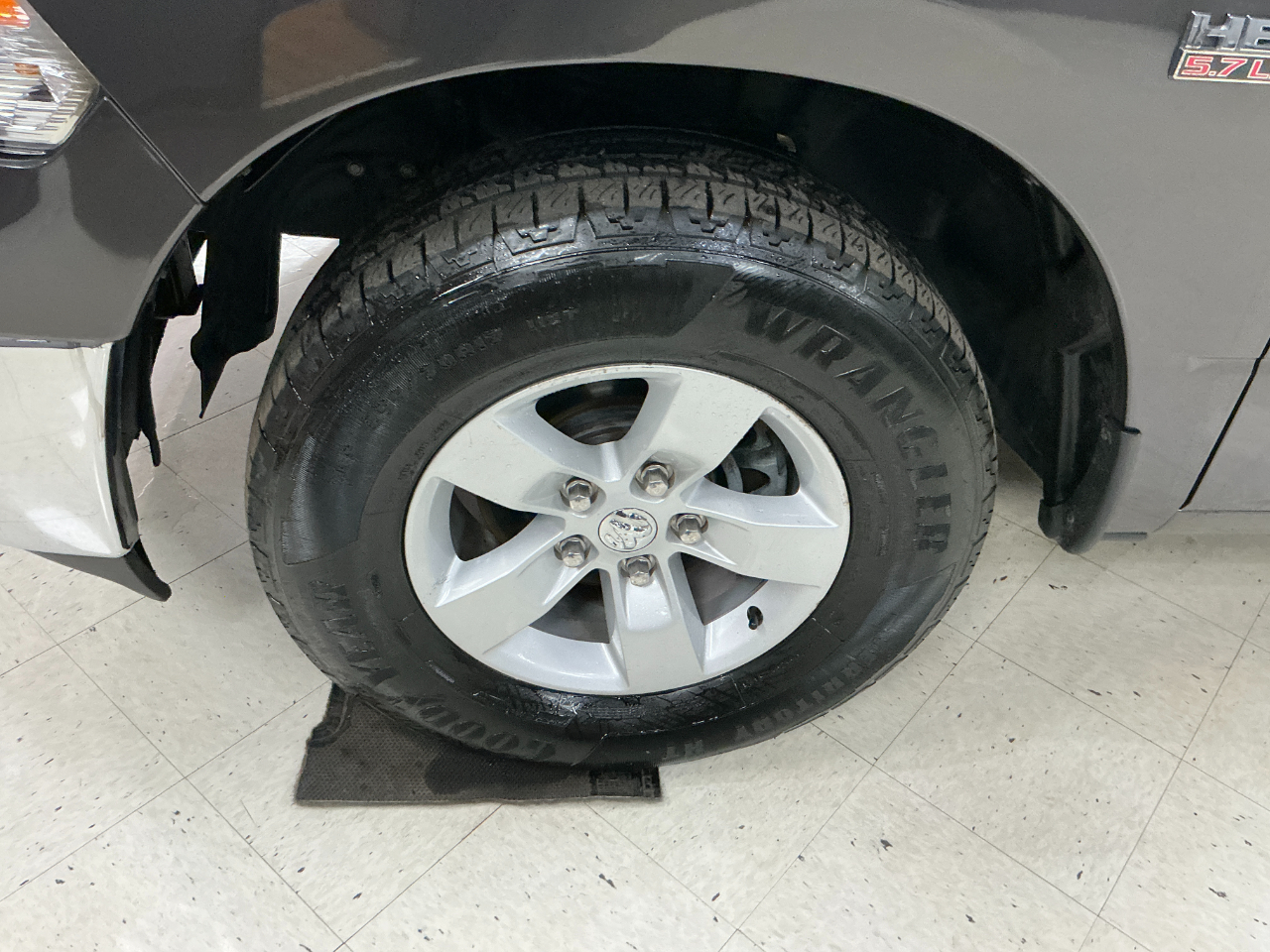 RAM 1500 Classic Tradesman 4x2 Quad Cab 6'4" Box 2022