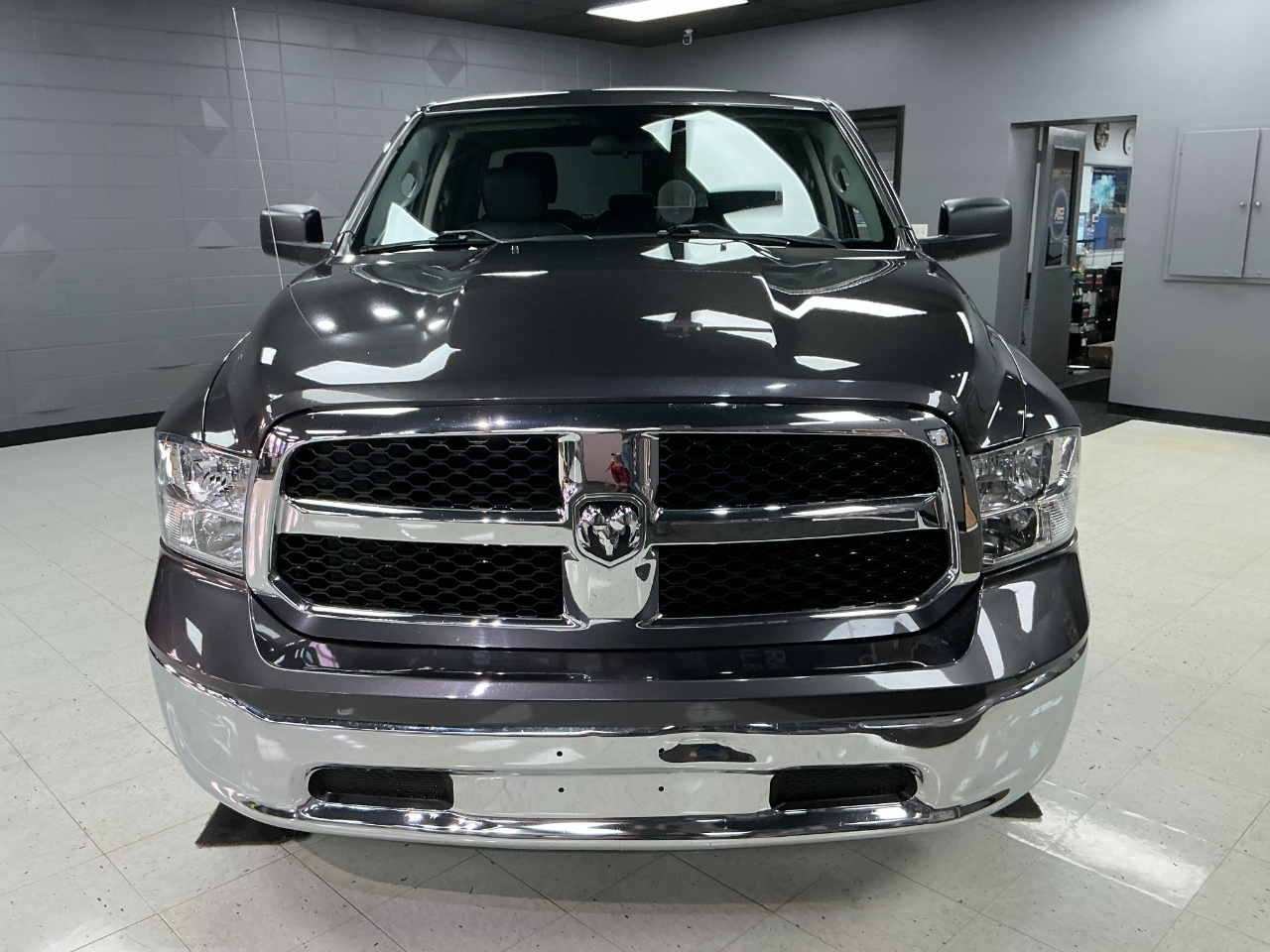 RAM 1500 Classic Tradesman 4x2 Quad Cab 6'4" Box 2022