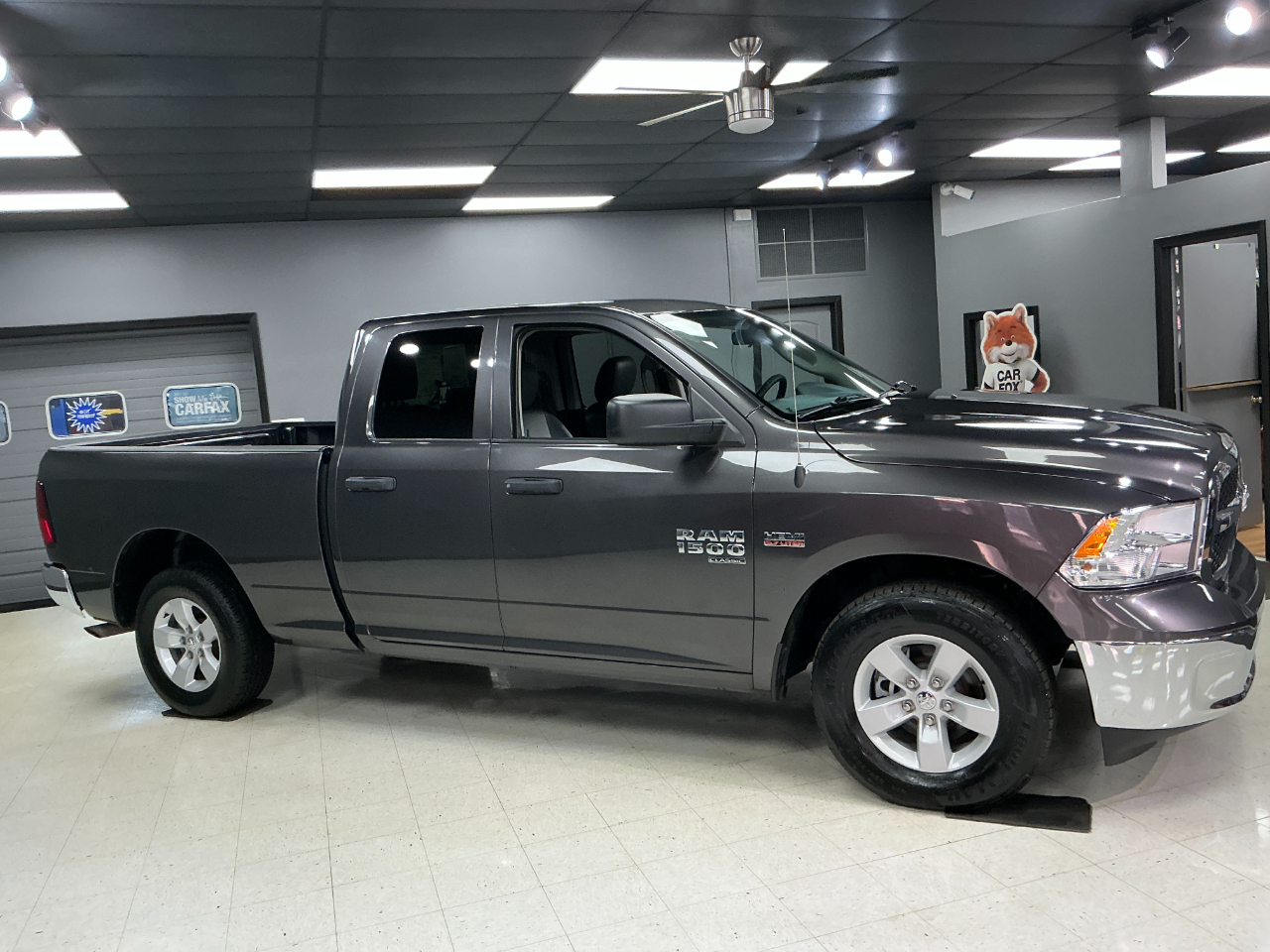 RAM 1500 Classic Tradesman 4x2 Quad Cab 6'4" Box 2022