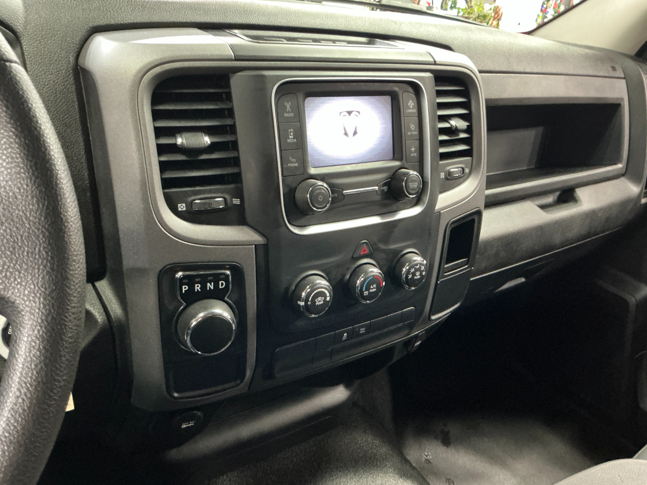 RAM 1500 Classic Tradesman 4x2 Quad Cab 6'4" Box 2022