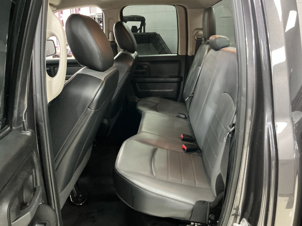 RAM 1500 Classic Tradesman 4x2 Quad Cab 6'4" Box 2022