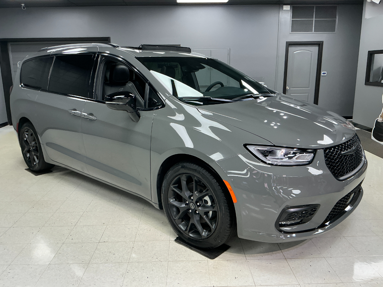 Chrysler Pacifica Limited FWD 2025