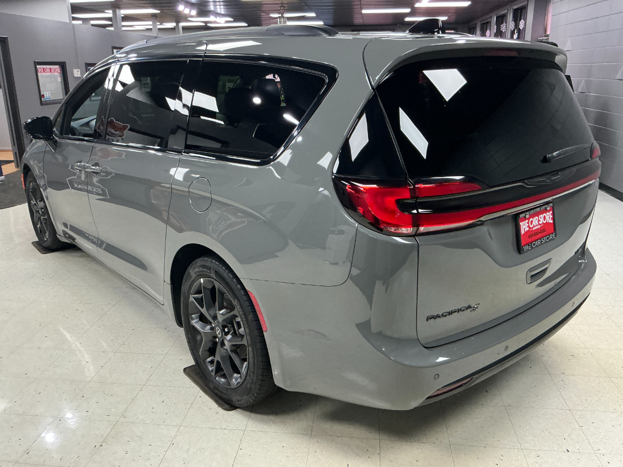 Chrysler Pacifica Limited FWD 2025
