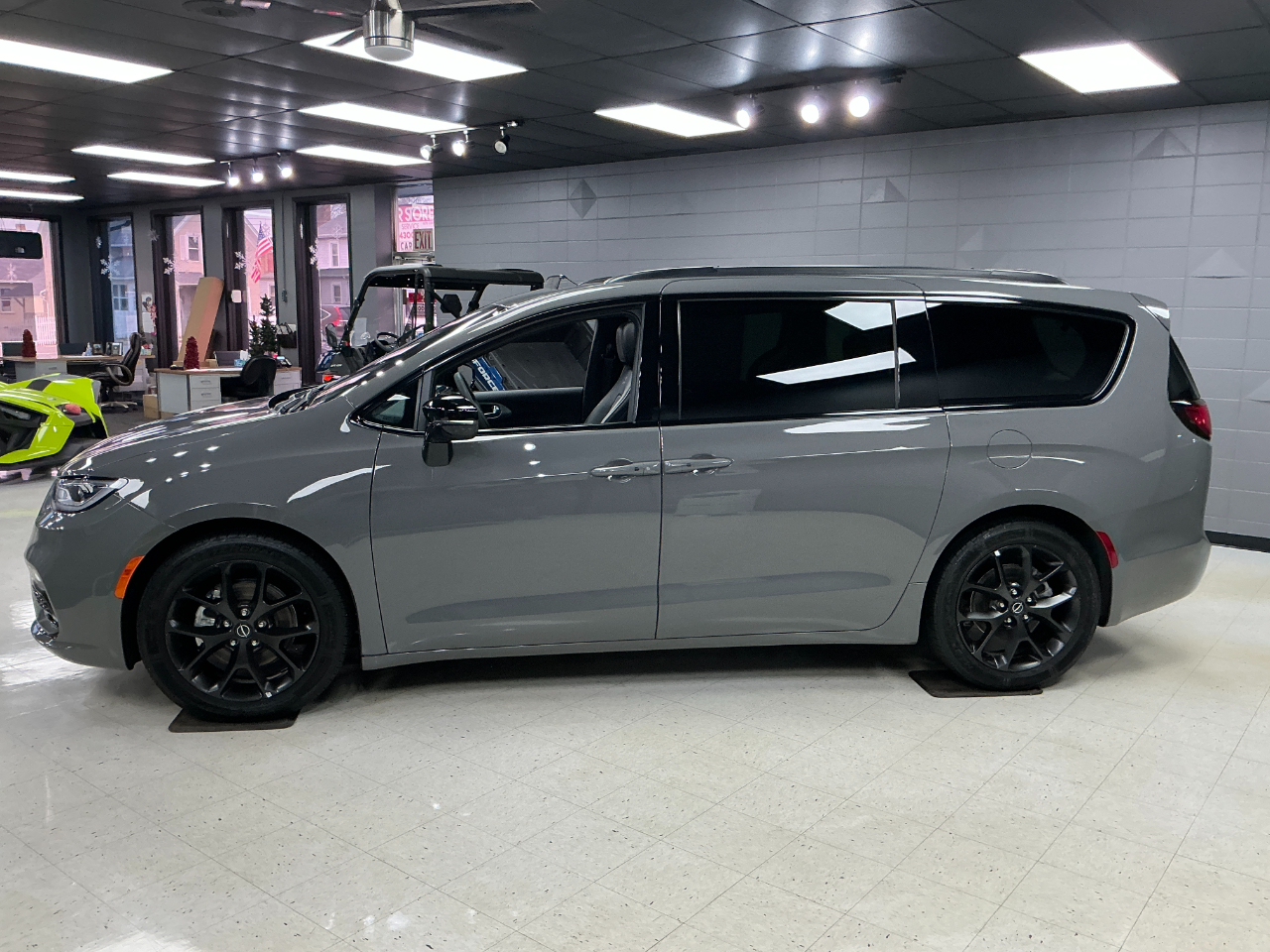 Chrysler Pacifica Limited FWD 2025