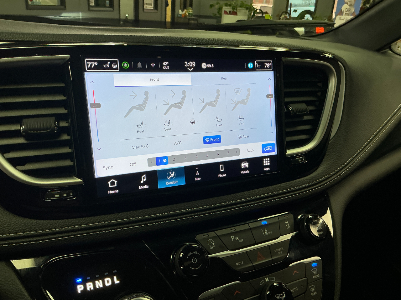 Chrysler Pacifica Limited FWD 2025