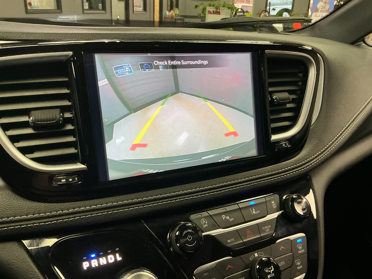 Chrysler Pacifica Limited FWD 2025