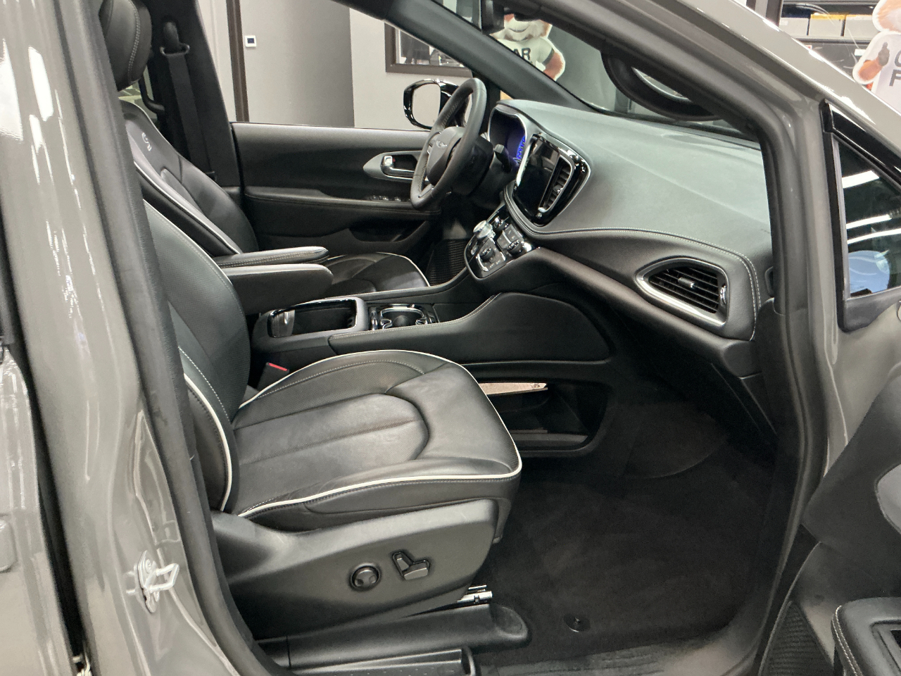 Chrysler Pacifica Limited FWD 2025