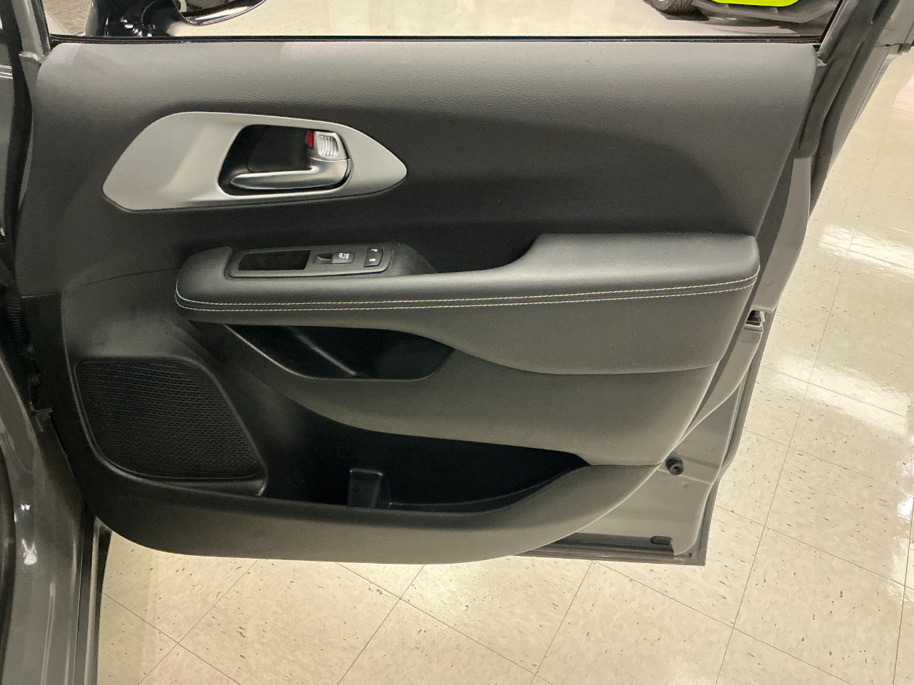 Chrysler Pacifica Limited FWD 2025