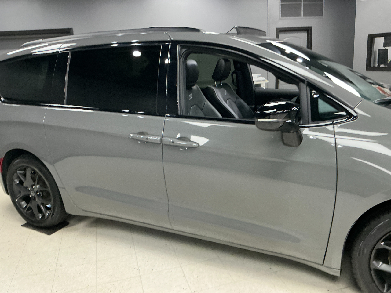 Chrysler Pacifica Limited FWD 2025