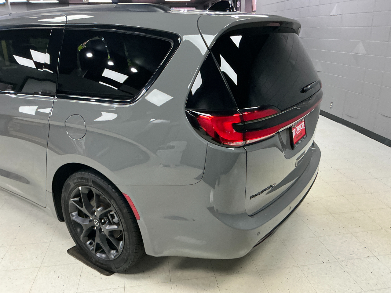 Chrysler Pacifica Limited FWD 2025