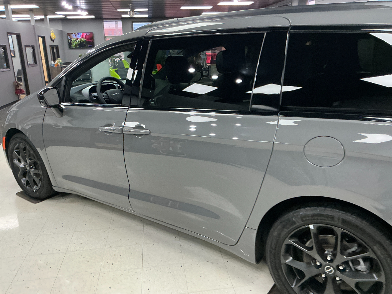 Chrysler Pacifica Limited FWD 2025