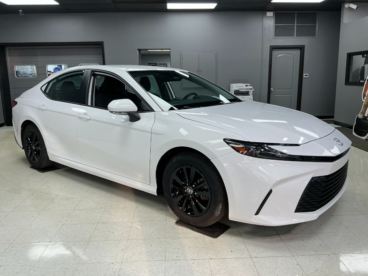 Toyota Camry LE (Natl) 2025