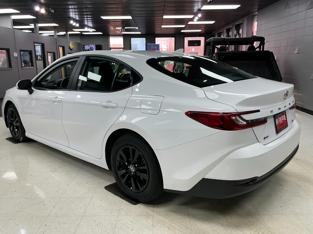 Toyota Camry LE (Natl) 2025