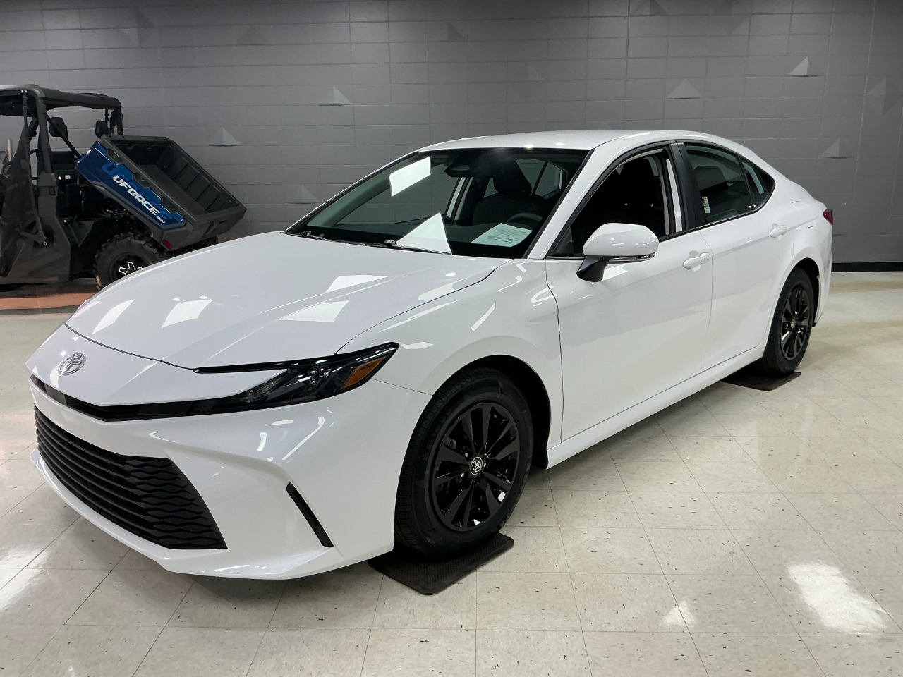 Toyota Camry LE (Natl) 2025