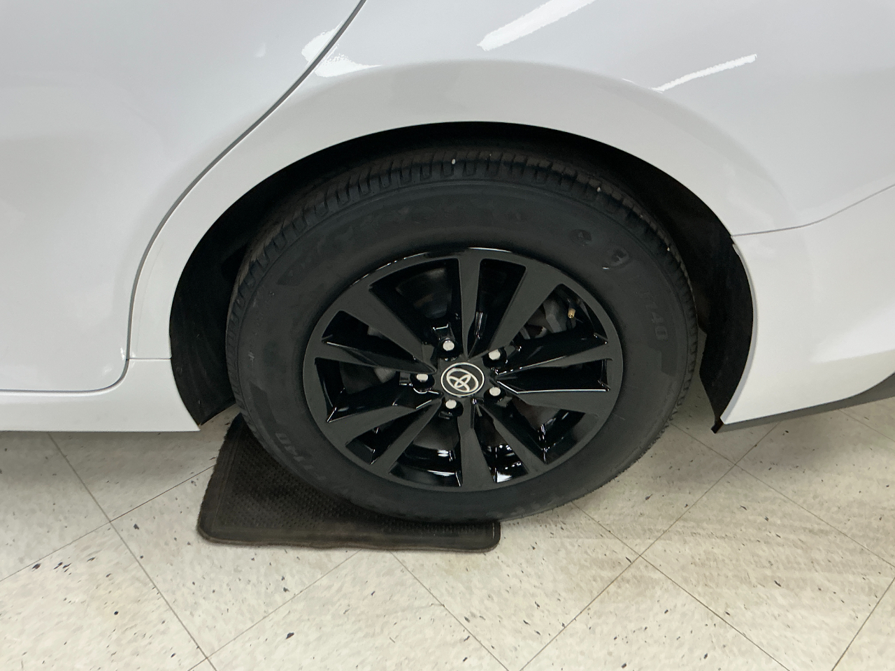 Toyota Camry LE (Natl) 2025