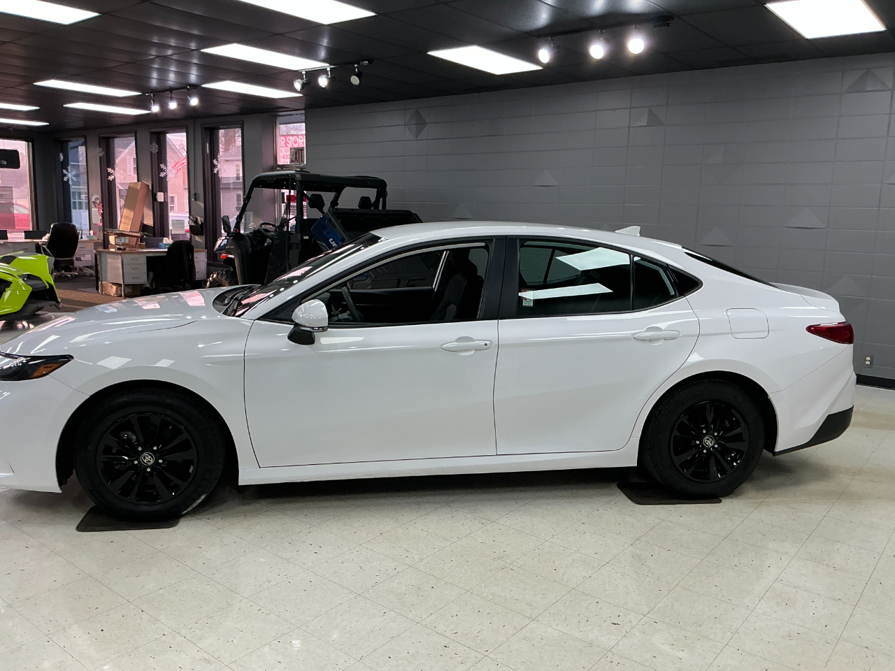 Toyota Camry LE (Natl) 2025