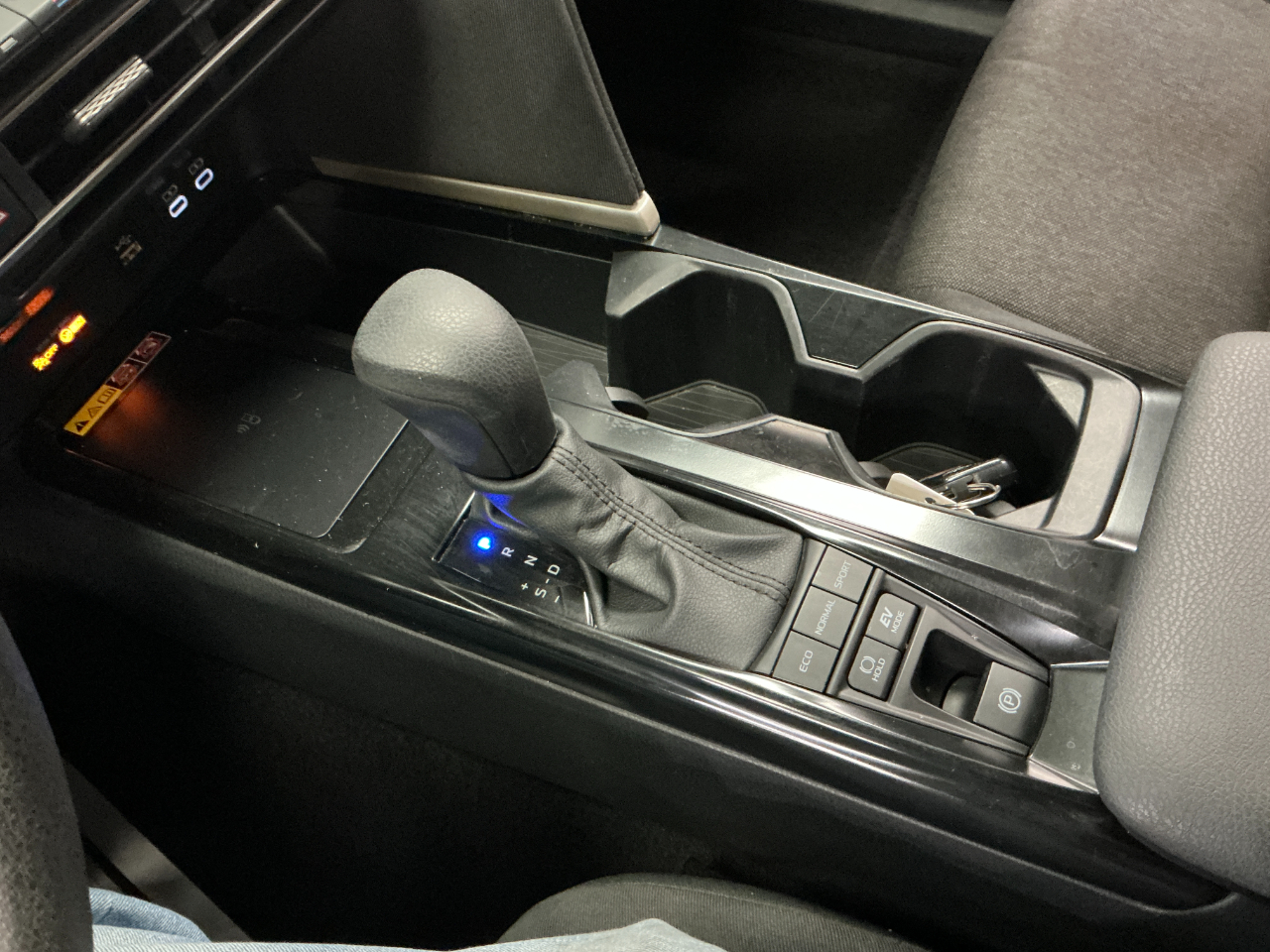 Toyota Camry LE (Natl) 2025