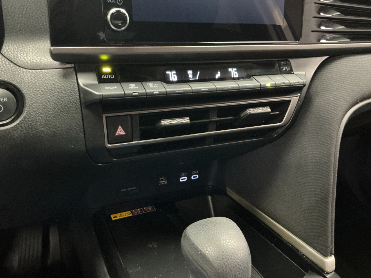 Toyota Camry LE (Natl) 2025