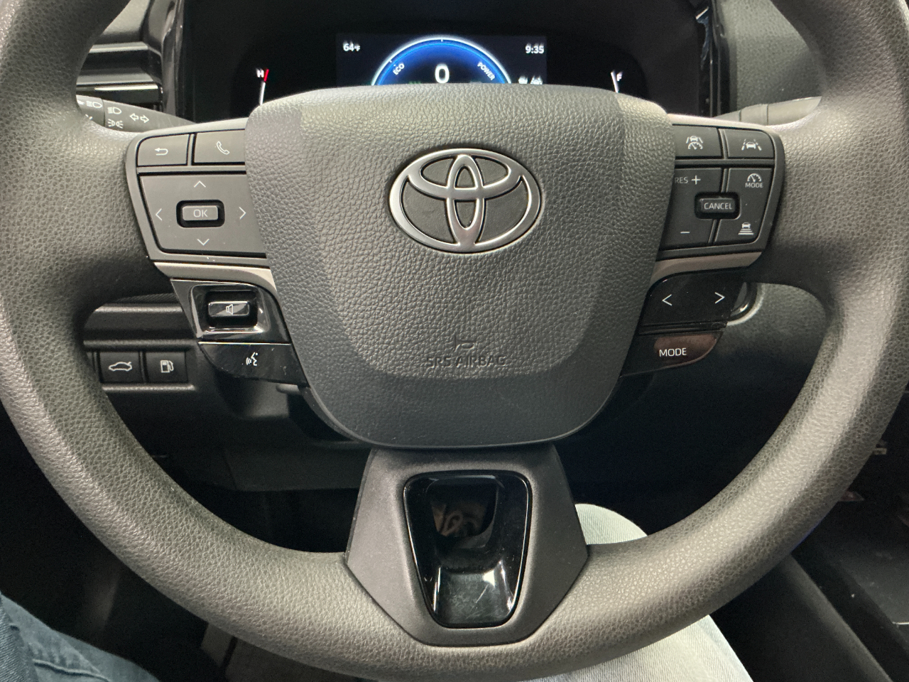 Toyota Camry LE (Natl) 2025