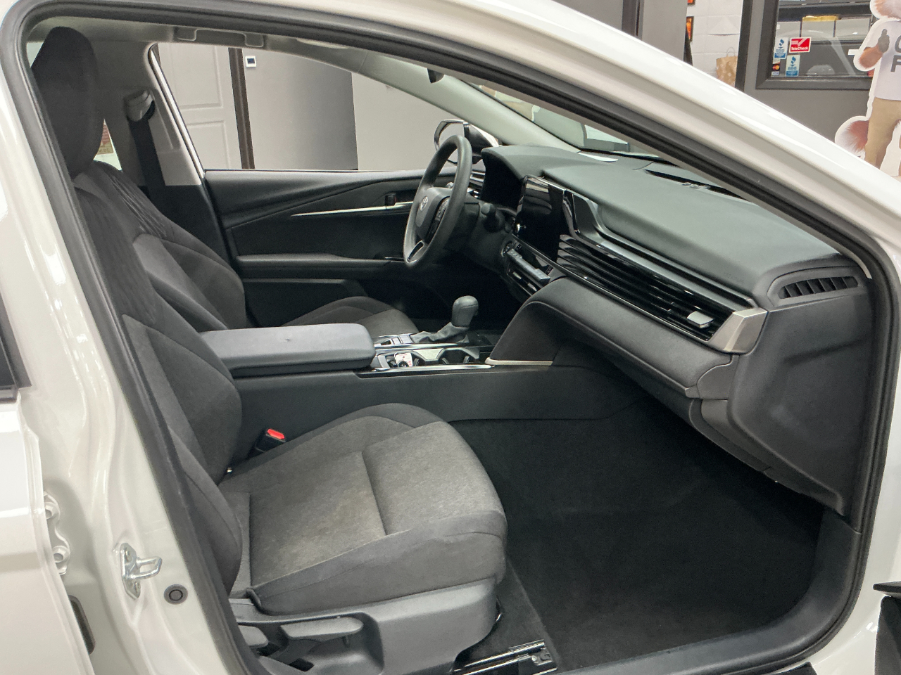 Toyota Camry LE (Natl) 2025