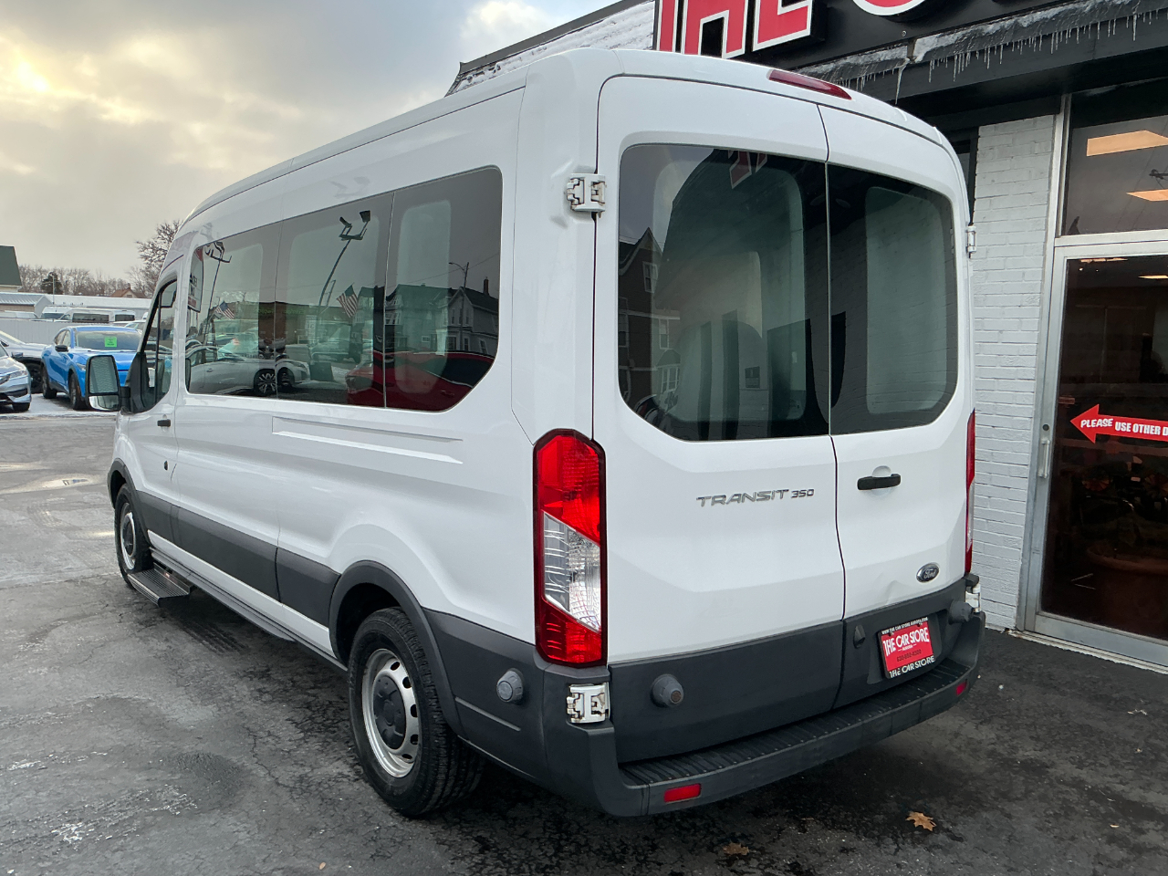 Ford Transit Wagon T-350 148" Med Roof XLT Sliding RH Dr 2015