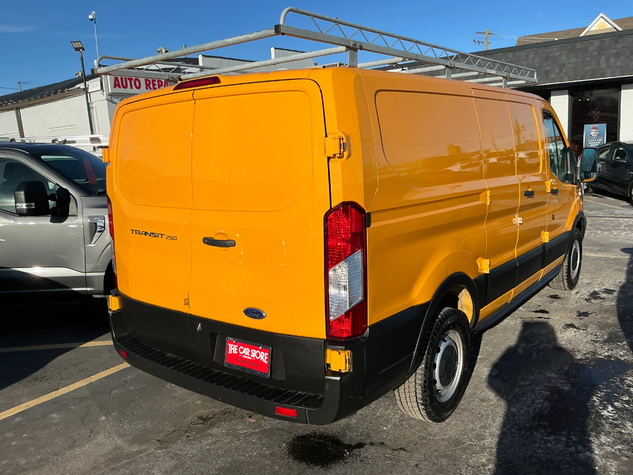 Ford Transit Van T-250 130" Low Rf 9000 GVWR Swing-Out RH Dr 2019