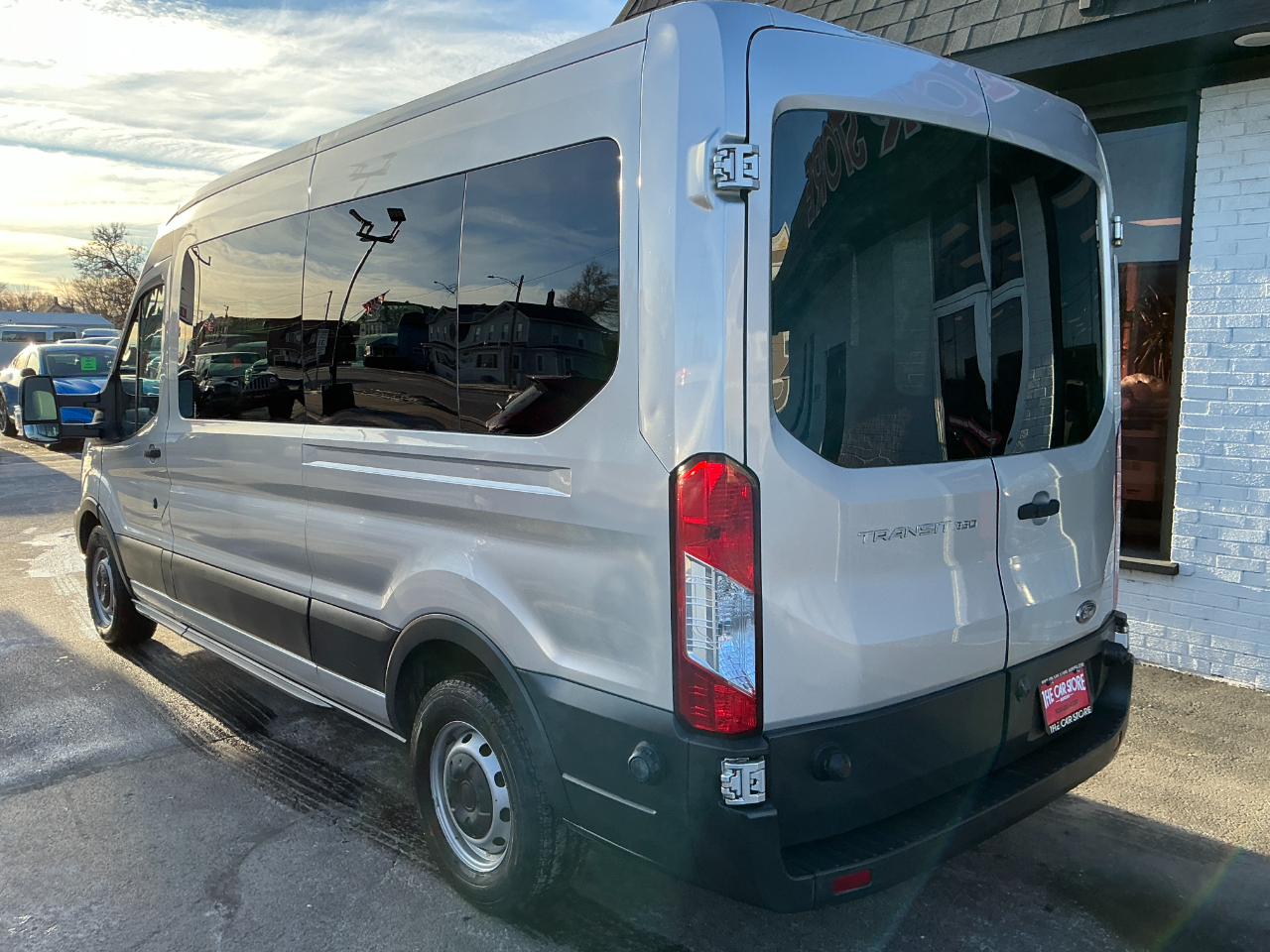 Ford Transit Wagon T-350 148" Med Roof XLT Sliding RH Dr 2015